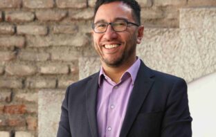 Pablo Astudillo investigará sobre diversidad sexual en cátedra de universidad canadiense Pablo Astudillo